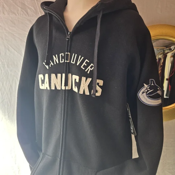 Vancouver Canucks NHL Zip Hoodie Black Spellout Logo Women’s Large NWT - Picture 3 of 9